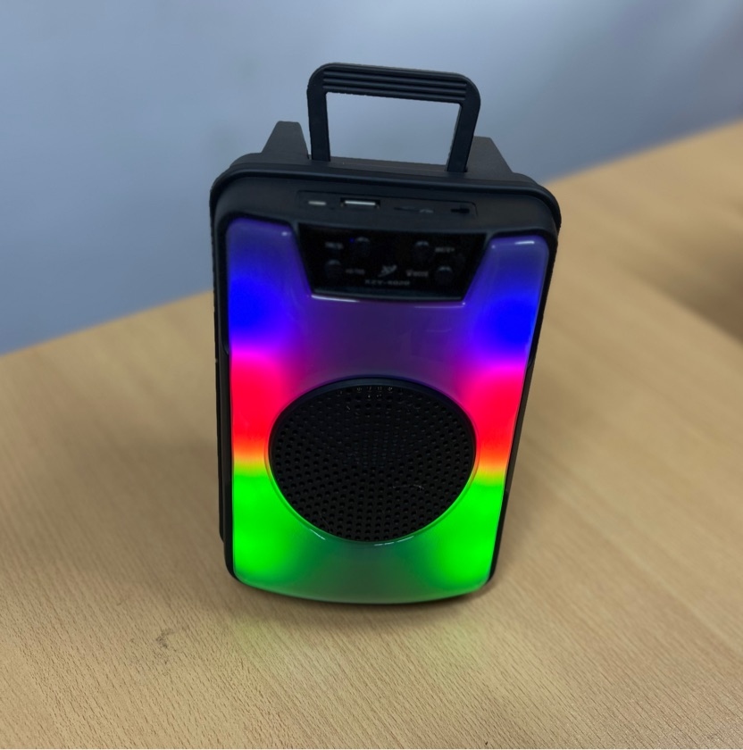 PARLANTE BLUETOOTH CON LUCES 